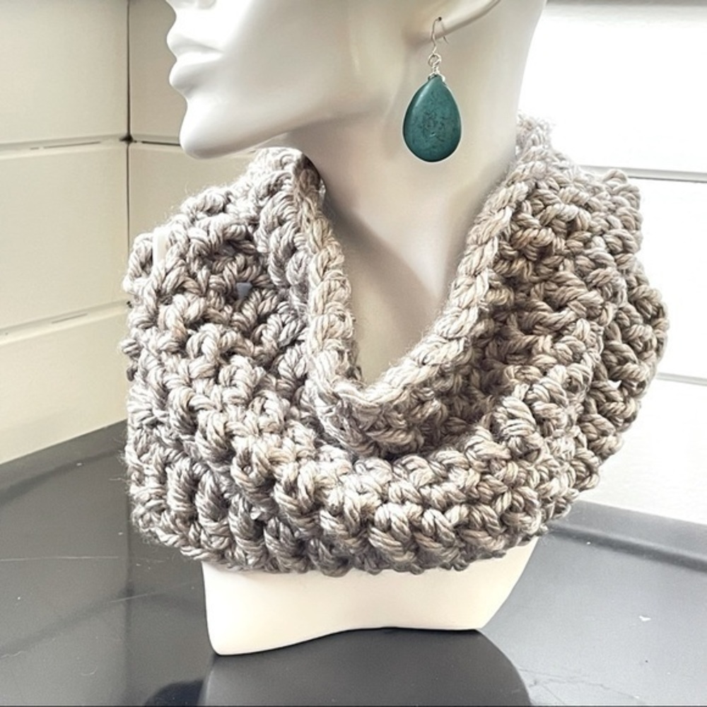 $49 SALE Handmade Extra Soft Silver Grey Chunky Crochet Scarves Cowl Men Women - Picture 5 of 7